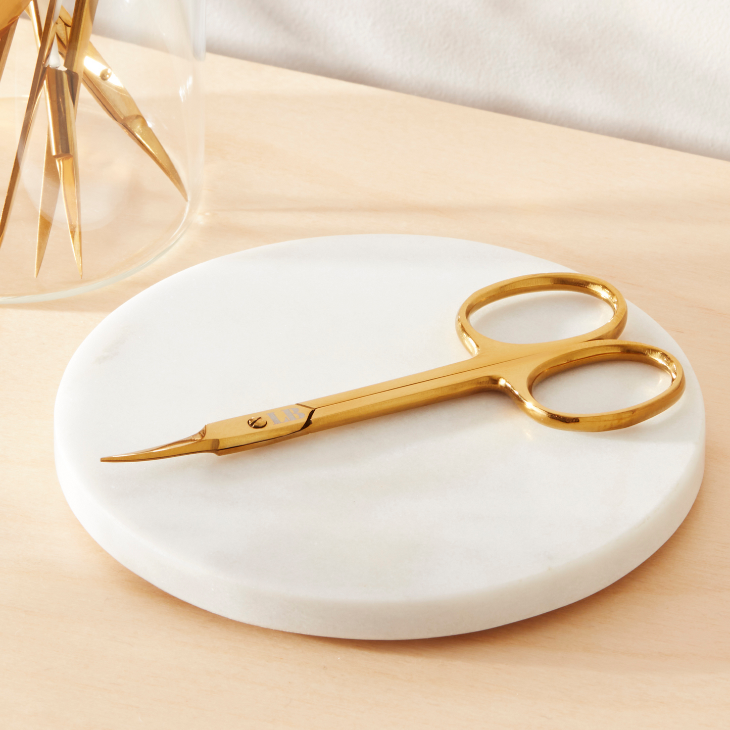 Gold Brow Scissors – Lightweight Curved Precision Tool for Brows